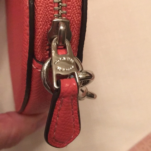 NWT Coach Heart Shaped Coin Case - Picture 3 of 5